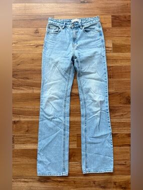 Stradivarius Light Wash Straight Leg Jeans Size 4 / 26